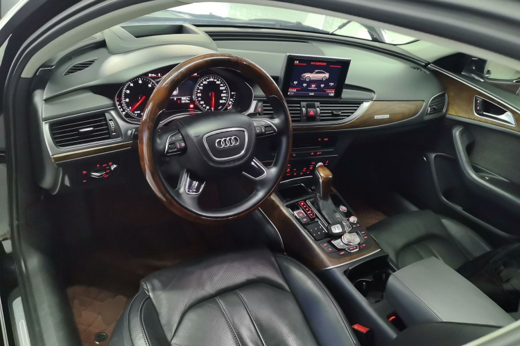 奥迪A6L 2018款 30周年年型 50 TFSI quattro 尊享型中控内饰12