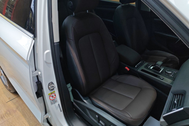 奥迪Q5L 2018款 40 TFSI 荣享进取型 国V局部细节41