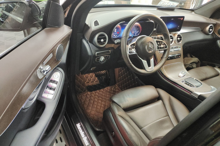 奔驰GLC 2022款 改款 GLC 300 L 4MATIC 动感型臻藏版中控内饰20