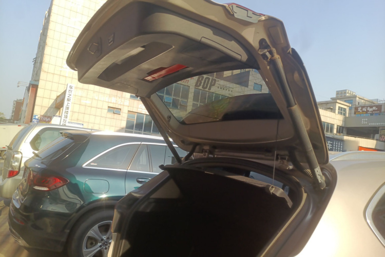 宝马X1 2019款 sDrive18Li 尊享型机舱底盘23