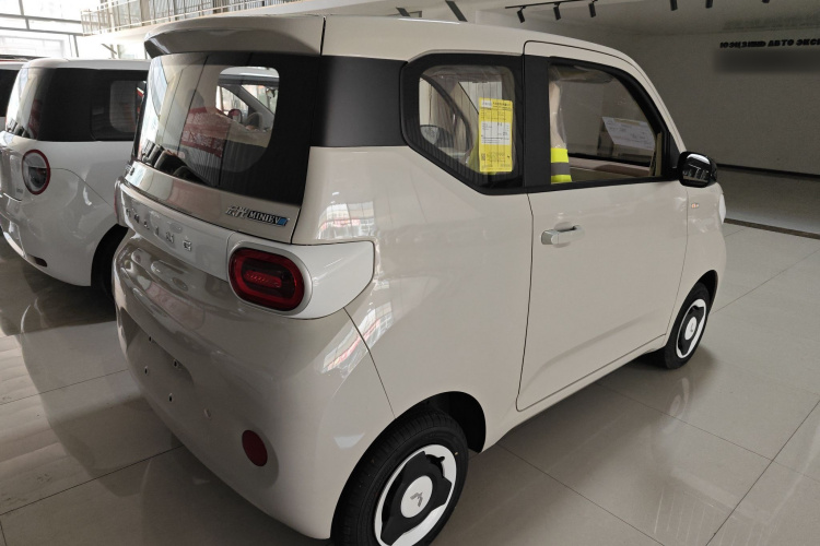 五菱汽车 宏光MINIEV 2024款 第三代 215km 青春版车身外观6005