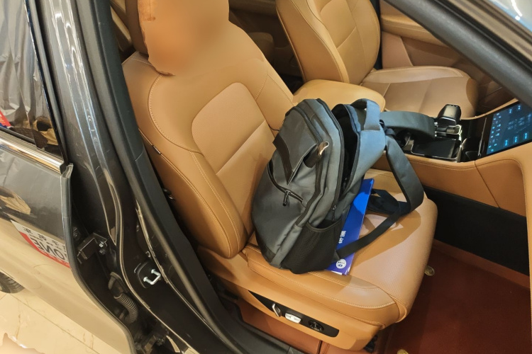 理想汽车 理想ONE 2021款 增程6座版局部细节41