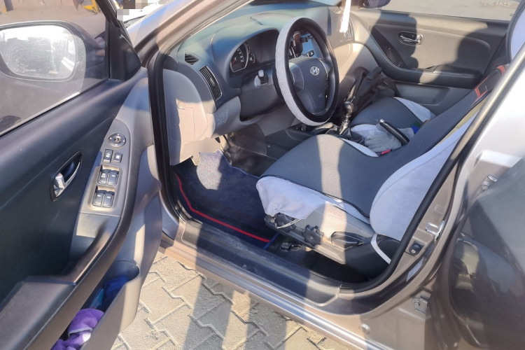 现代 悦动 2011款 1.6L 手动豪华型中控内饰20