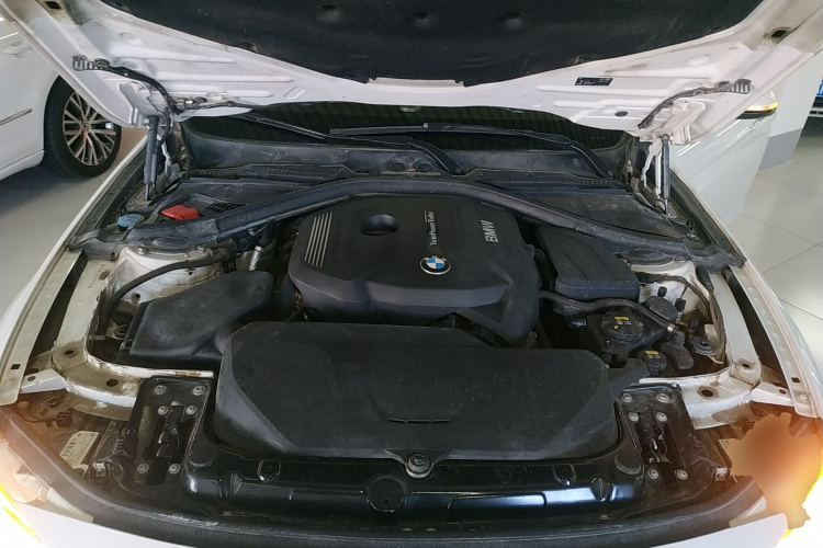 宝马3系 2017款 320Li 时尚型机舱底盘24