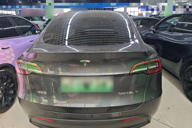特斯拉 Model Y 2021款 长续航全轮驱动版车身外观6