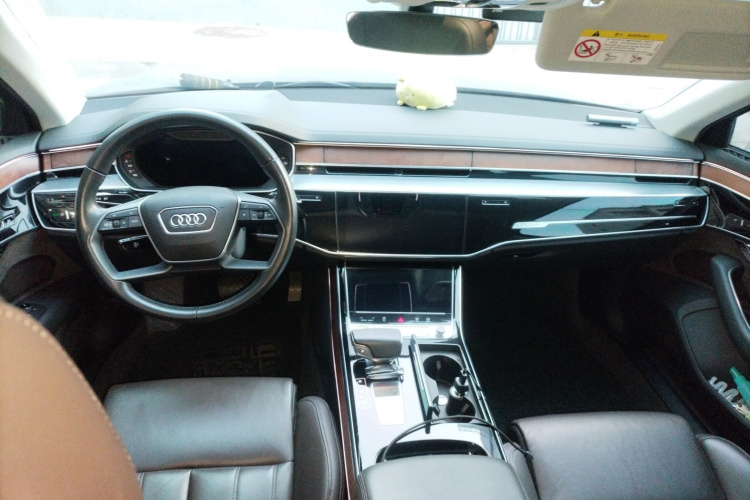 奥迪A8 2018款 A8L 55 TFSI quattro投放版尊享型中控内饰12