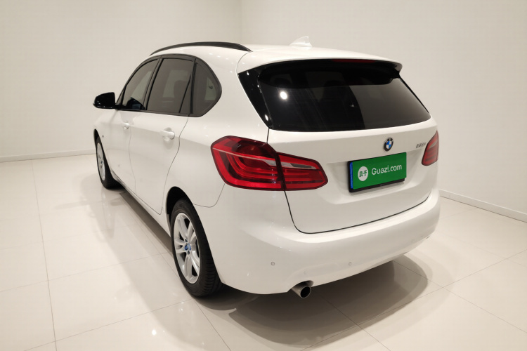 宝马2系旅行车 2016款 218i 领先型车身外观5