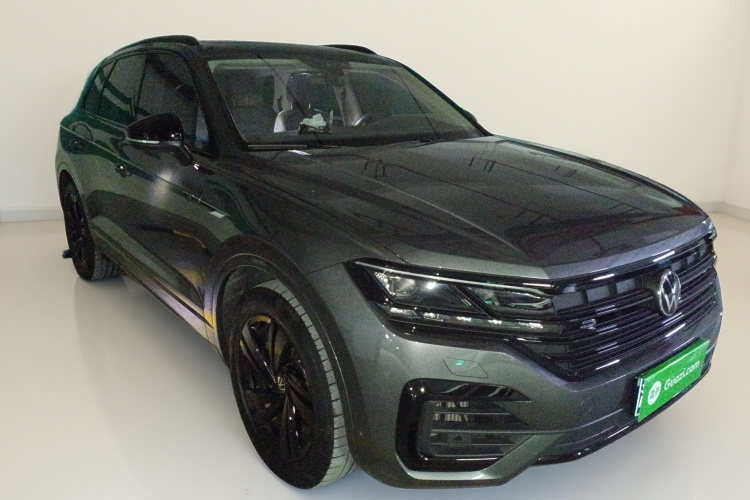 大众 途锐 2022款 3.0TSI 锐享版 曜黑运动套装车身外观3