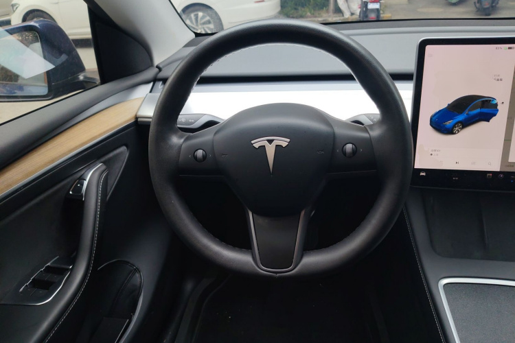 特斯拉 Model Y 2021款 标准续航后驱版中控内饰13