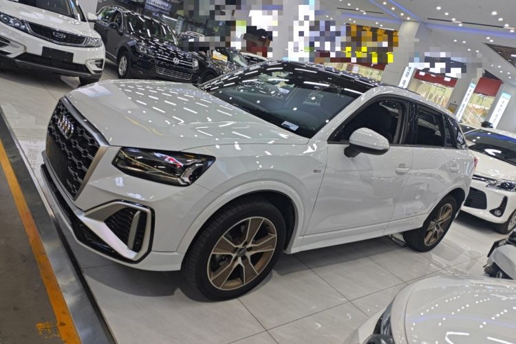 奥迪Q2L 2022款 35 TFSI 时尚动感型车身外观4