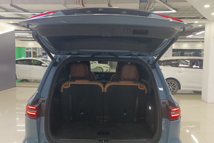 理想汽车 理想ONE 2021款 增程6座版机舱底盘23