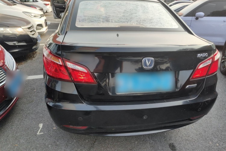 长安 逸动 2015款 1.6L 自动豪华型车身外观6