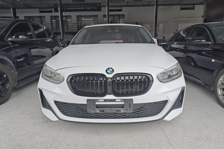 宝马1系 2021款 改款 120i M运动曜夜版车身外观2