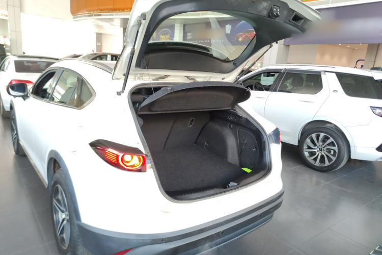 马自达CX-4 2020款 2.0L 自动两驱蓝天青春版机舱底盘23