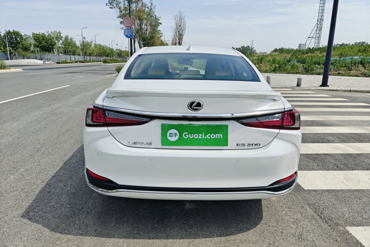 雷克萨斯ES 2023款 200 卓越版车身外观6