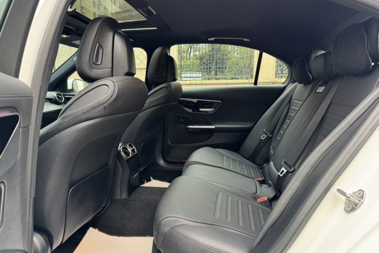 奔驰C级 2023款 C 200 L 运动版中控内饰7002