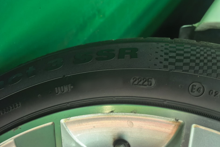 宝马5系GT 2014款 528i 领先型局部细节9004