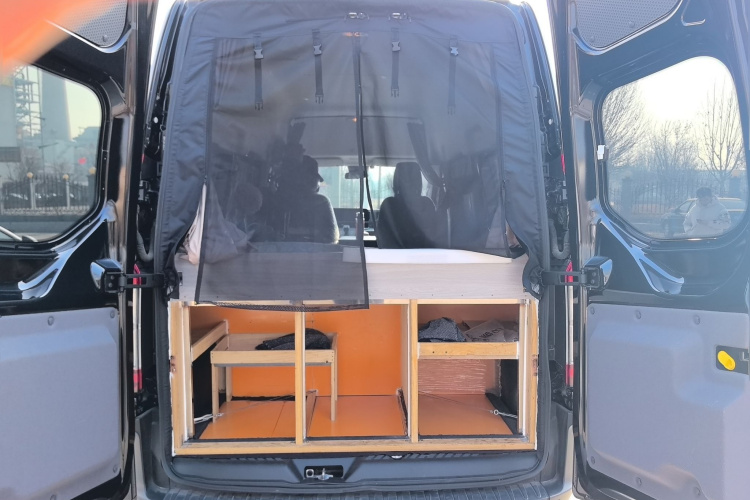 福特 全顺 2023款 2.0T汽油自动多功能商用车中轴中顶5/6座中控内饰23