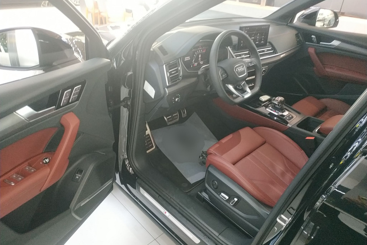 奥迪Q5L 2025款 45 TFSI 豪华动感型中控内饰20