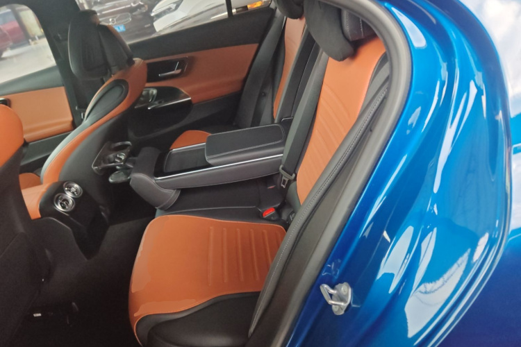 奔驰C级 2022款 改款 C 200 L 运动版中控内饰7004
