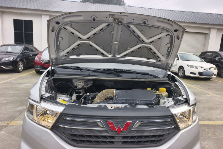 五菱汽车 五菱宏光V 2022款 1.5L劲享版电动助力LAR机舱底盘24