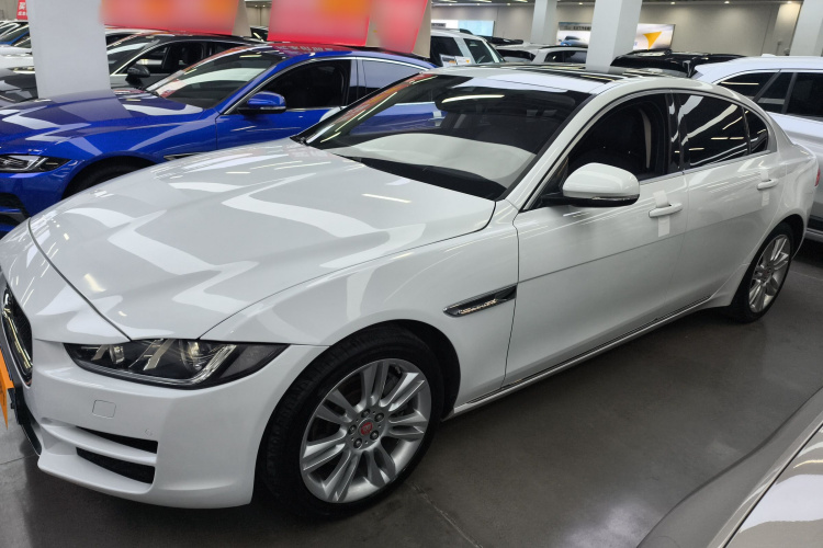 捷豹XEL 2019款 2.0T 200PS 尊享版车身外观4