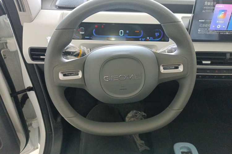 吉利银河 2024款 熊猫mini 200km 耐力熊中控内饰13