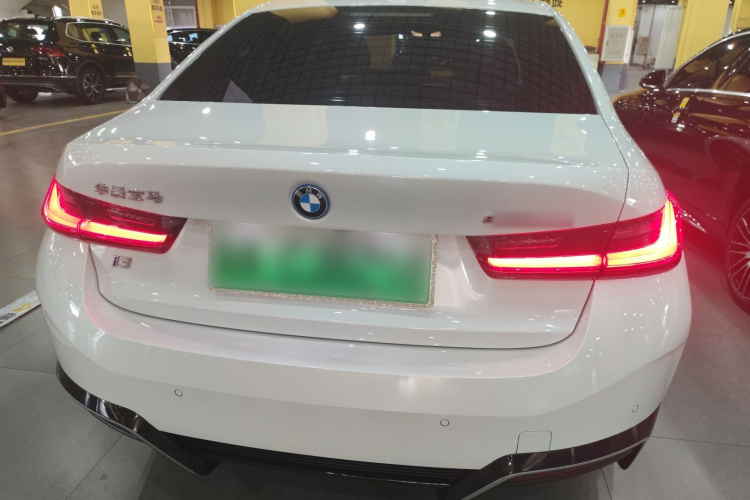 宝马i3 2024款 eDrive 40 L 曜夜套装车身外观6
