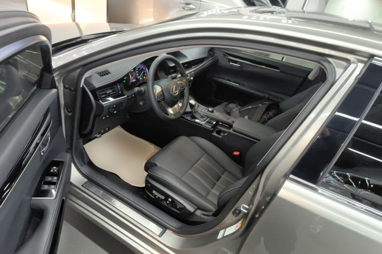 雷克萨斯ES 2015款 300h 舒适版中控内饰20