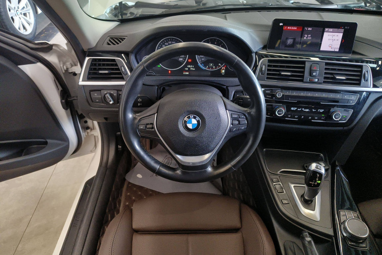 宝马3系 2019款 320Li 时尚型中控内饰13