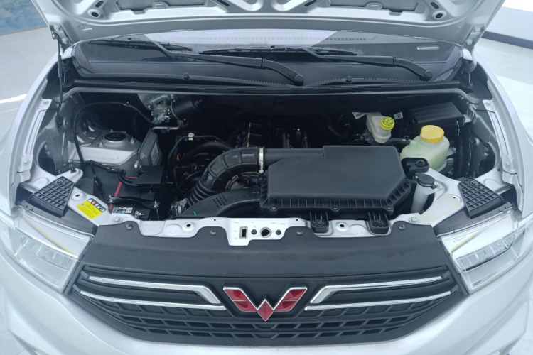 五菱汽车 五菱宏光V 2022款 1.5L劲享版电动助力LAR机舱底盘24