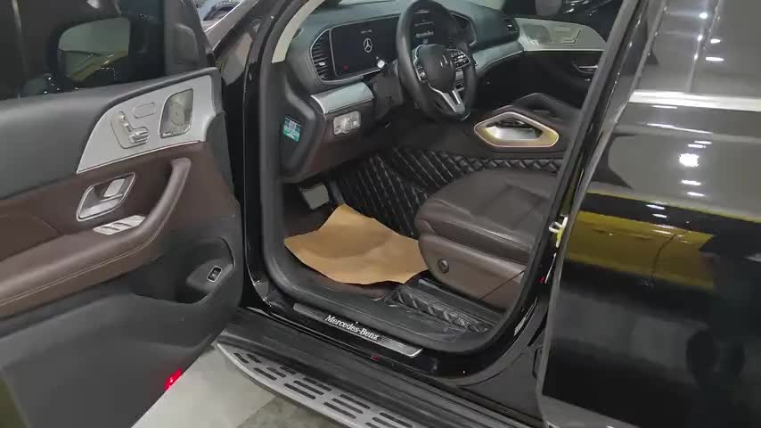 奔驰GLE 2021款 GLE 450 4MATIC 时尚型实拍1