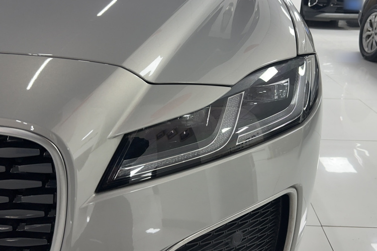 捷豹XFL 2025款 2.0T P250 两驱尊享豪华版局部细节36