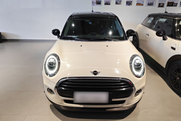 MINI 2021款 1.5T COOPER 艺术家 五门版车身外观2