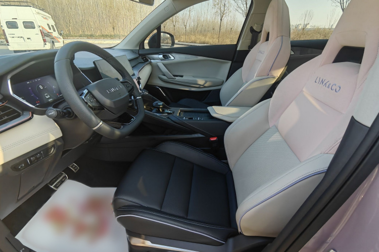 领克06 2021款 1.5T Shero粉色特别版中控内饰7001