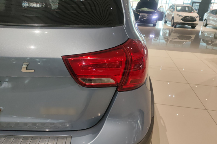 哈弗H1 2015款 1.5L AMT豪华型车身外观9