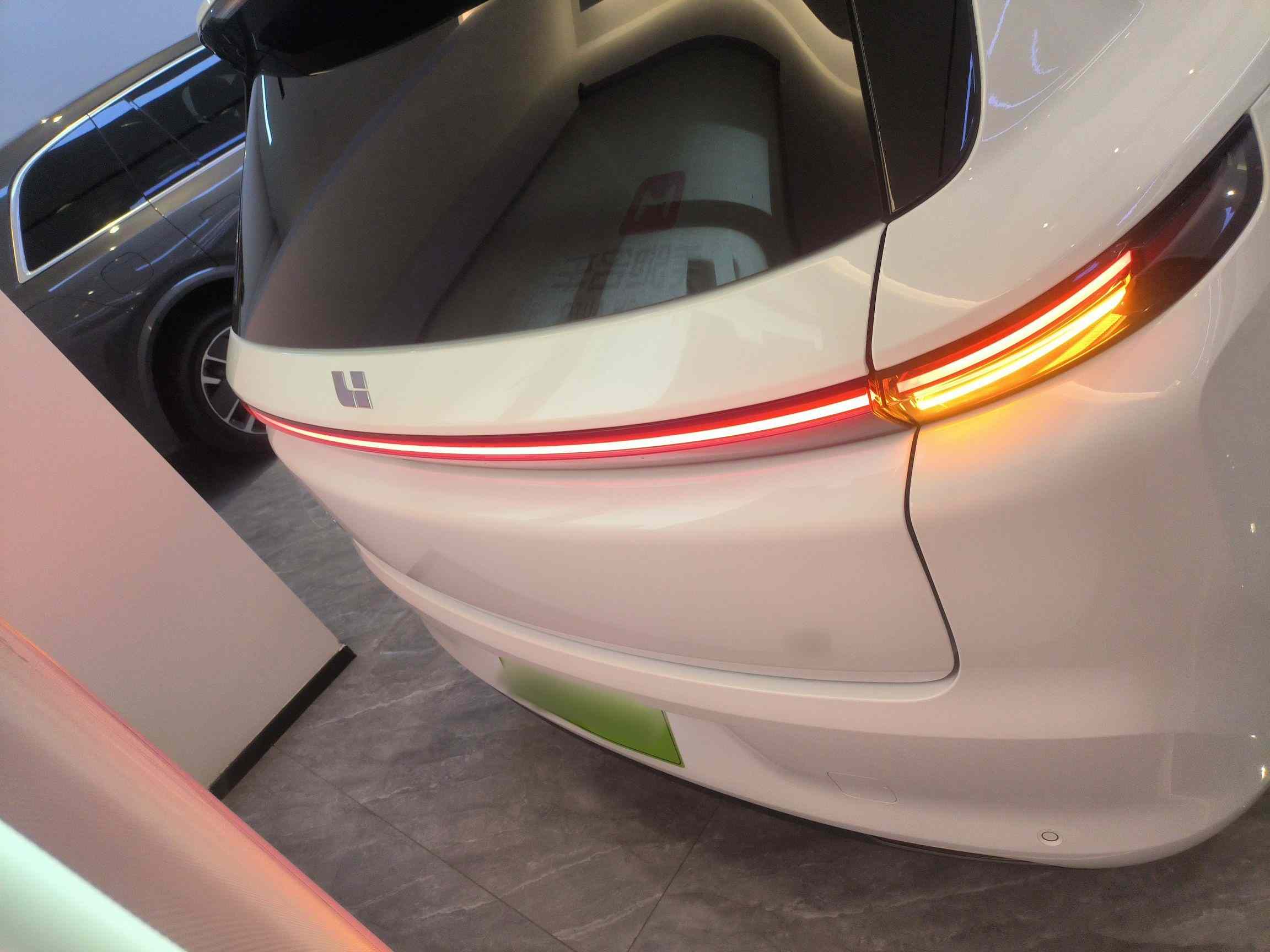 理想汽车 理想L8 2025款 Ultra 智能焕新版(4)