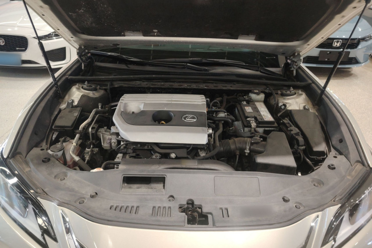 雷克萨斯ES 2020款 200 卓越版机舱底盘24