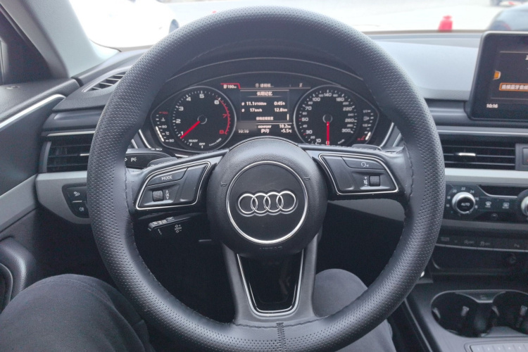 奥迪A4L 2018款 30周年年型 40 TFSI 进取型中控内饰13