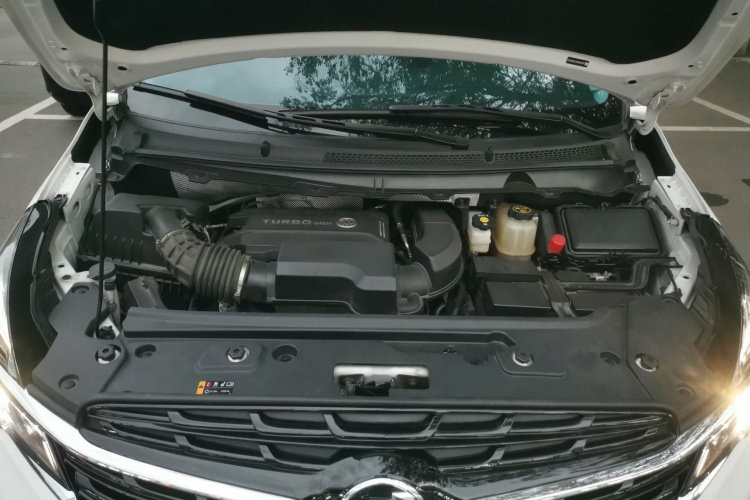 别克GL8 2022款 陆上公务舱 652T 豪华型机舱底盘24