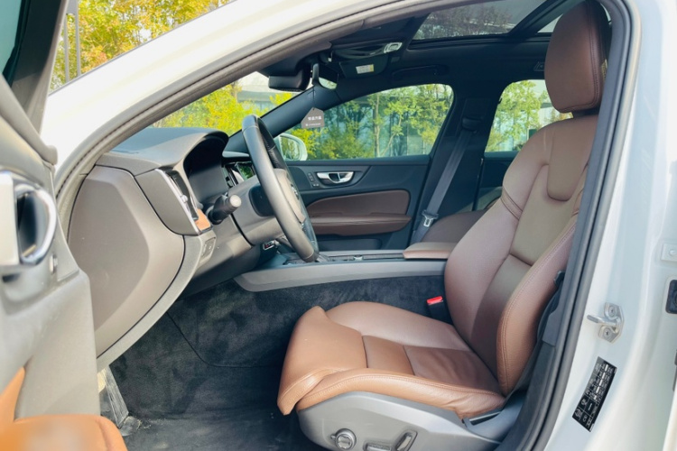 沃尔沃S60 2021款 T4 智远豪华版中控内饰7010