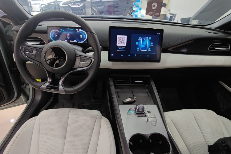 比亚迪 海豹06新能源 2024款 DM-i 120KM尊荣型中控内饰7002