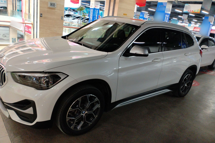 宝马X1 2021款 sDrive20Li 尊享型车身外观4