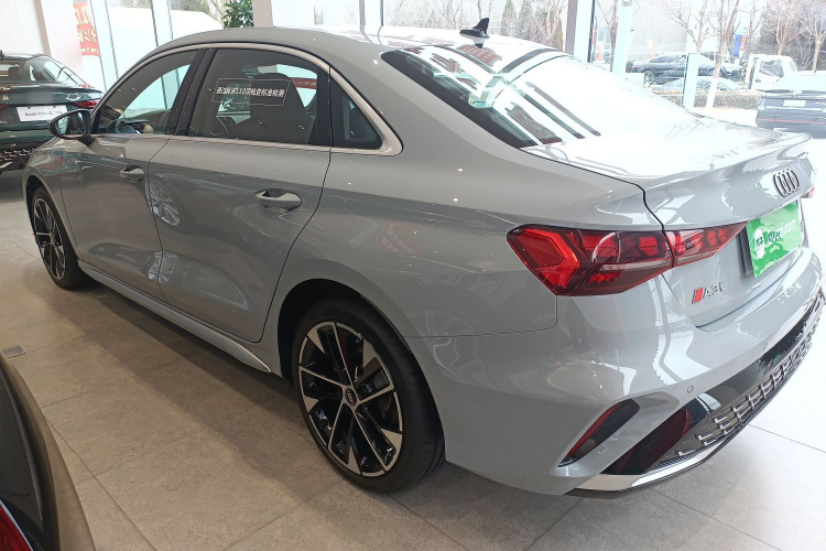 奥迪A3 2025款 A3L Limousine 35TFSI 飞驰尊享型车身外观4