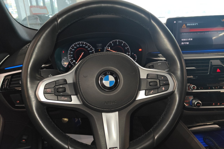 宝马5系 2019款 改款 525Li M运动套装中控内饰13