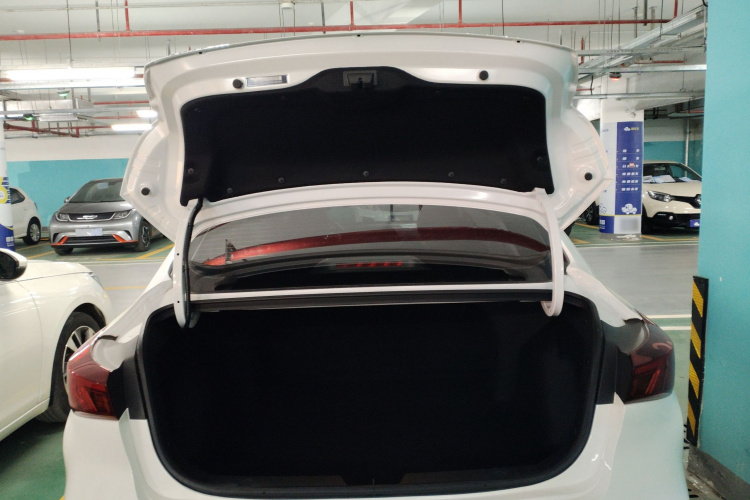 长安 逸动 2023款 畅享版 PLUS 蓝鲸NE 1.4T GDI DCT尊贵版机舱底盘23