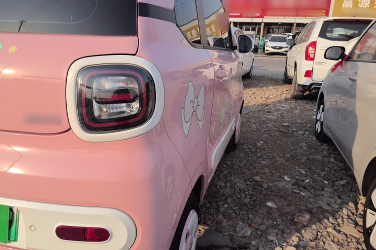 奔腾小马 2025款 222km 灵动马车身外观6006