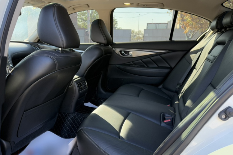 英菲尼迪Q50L 2021款 2.0T 逸享版中控内饰7003