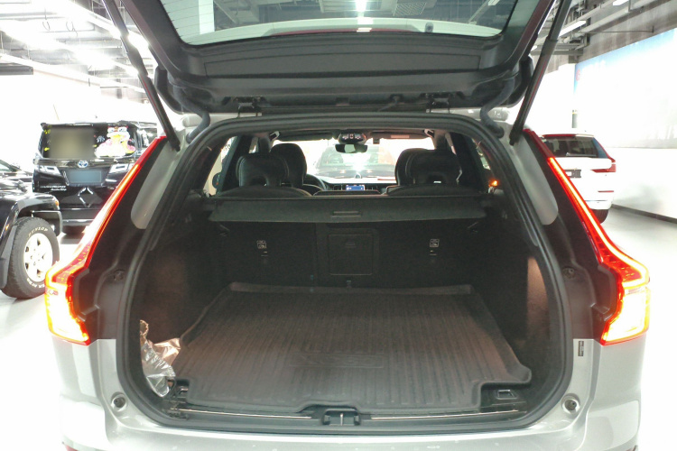 沃尔沃XC60新能源 2025款 插电式混动 长续航四驱智远运动版机舱底盘23