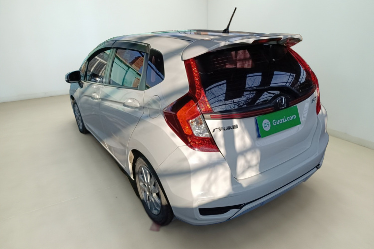 本田 飞度 2018款 1.5L CVT舒适天窗版车身外观5